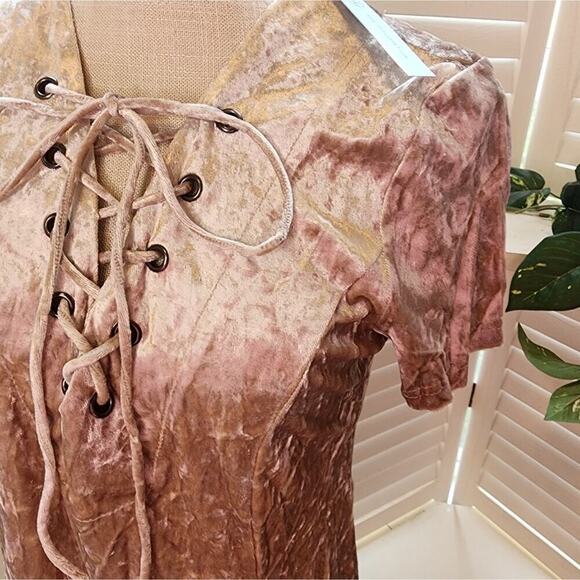 151 SHE & SKY BEIGE LIGHT WEIGHT CRUSHED VELVET DRESS - Picture 4 of 8